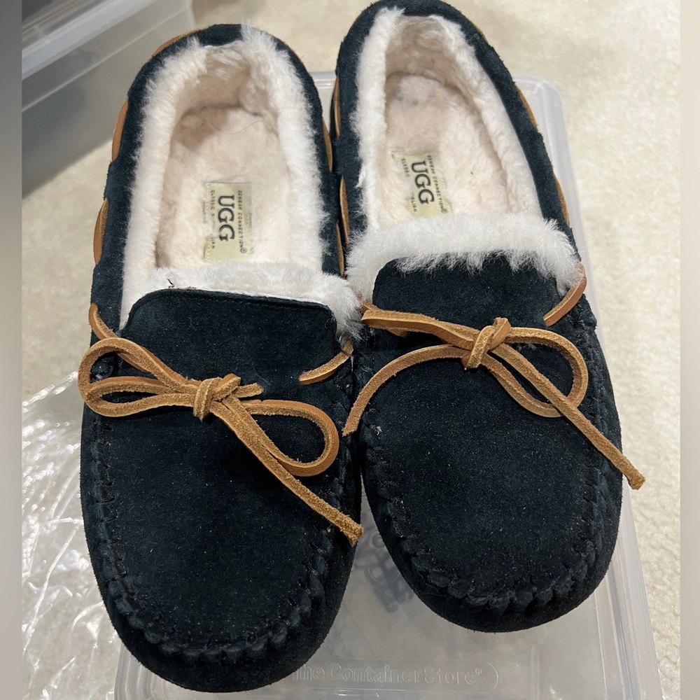 UGG women’s navy and Tan Slippers